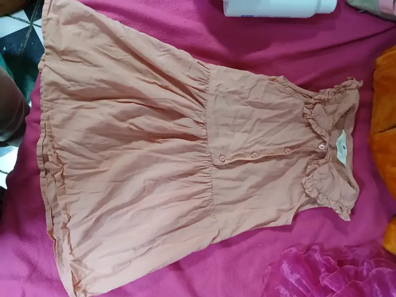 Vestido de niña H&M rosa con cuello volante - 4