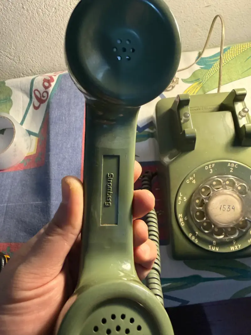 Teléfono antiguo de disco verde oliva - 4