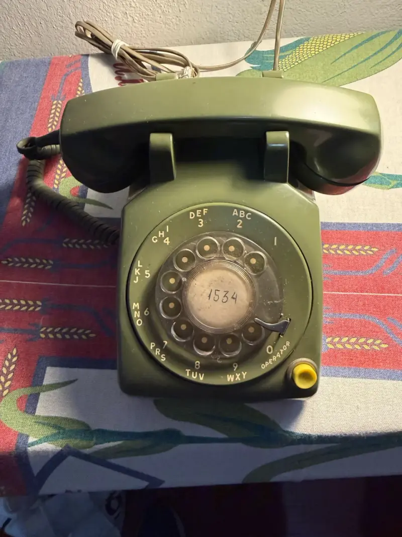 Teléfono antiguo de disco verde oliva - 5