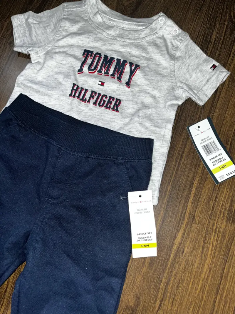 Conjunto de bebé Tommy Hilfiger gris y azul - 2