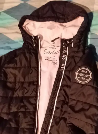 Chaqueta acolchada negra Everlast con capucha - miniatura 1