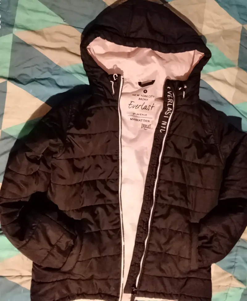 Chaqueta acolchada negra Everlast con capucha - 2