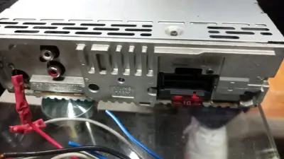 Radio para auto Sony con reproductor CD - miniatura 2