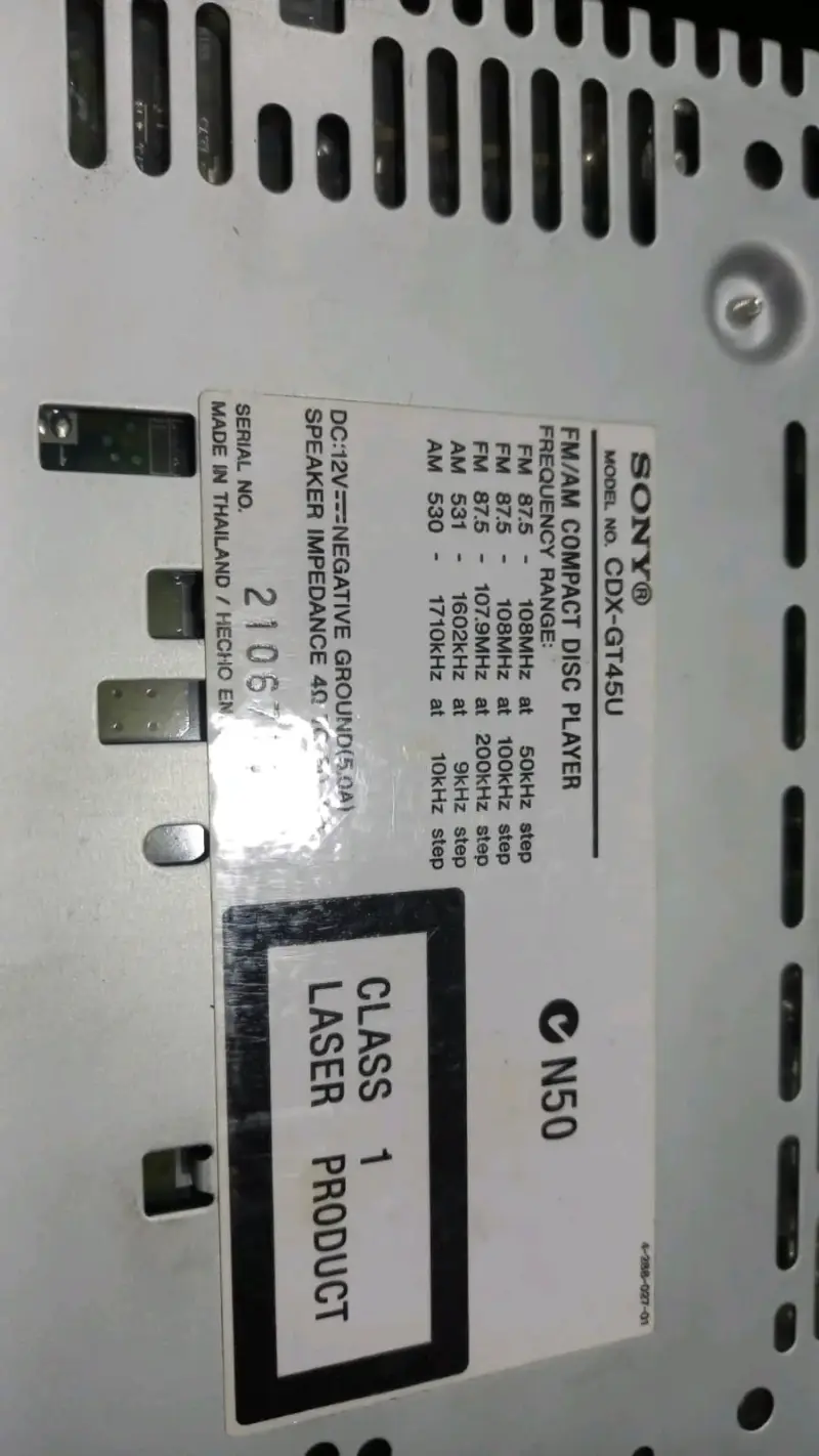 Radio para auto Sony con reproductor CD - 4