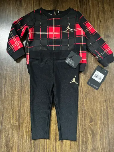 Conjunto infantil Jordan a cuadros rojo y negro - miniatura 1