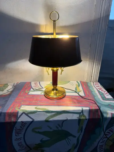 Lámpara de mesa vintage dorada y negra - miniatura 1