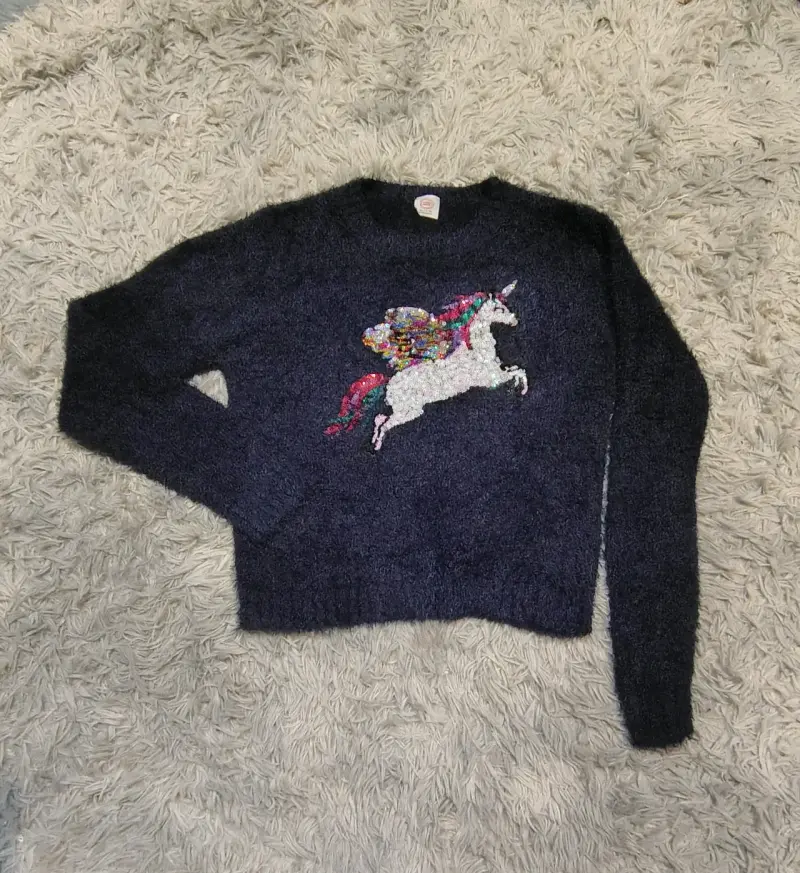 Suéter de lana azul con unicornio de lentejuelas - 2