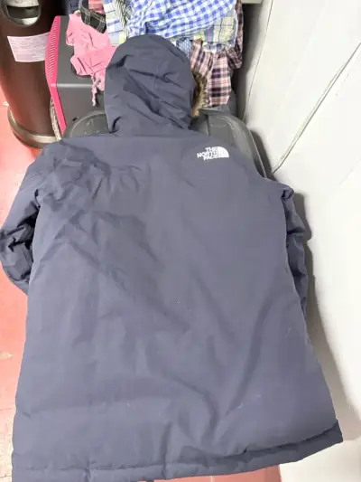 Parka The North Face con capucha de piel sintética - miniatura 5