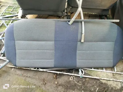 Respaldo de asiento trasero para auto - miniatura 1