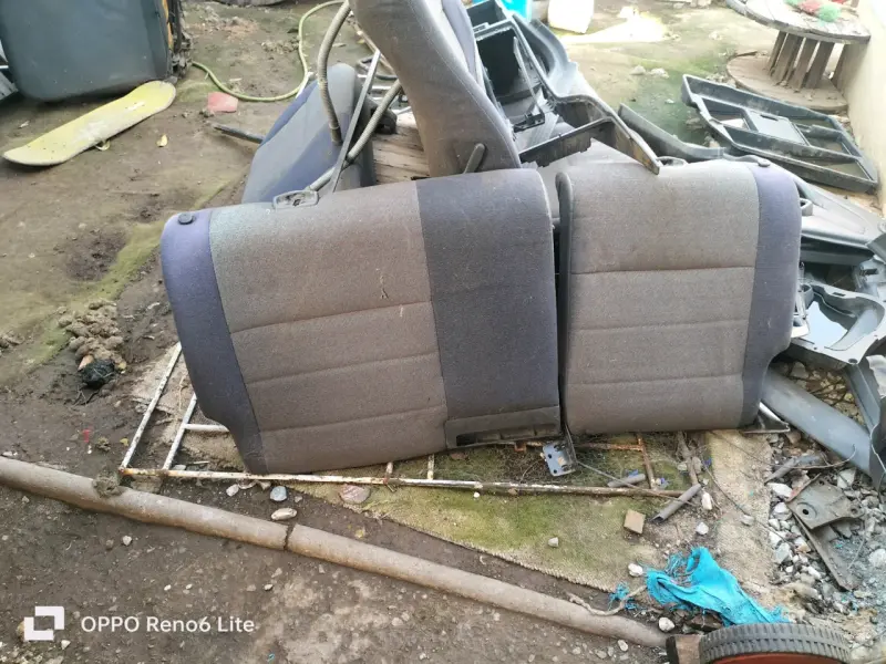 Respaldo de asiento trasero para auto - 2