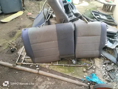 Respaldo de asiento trasero para auto - miniatura 2