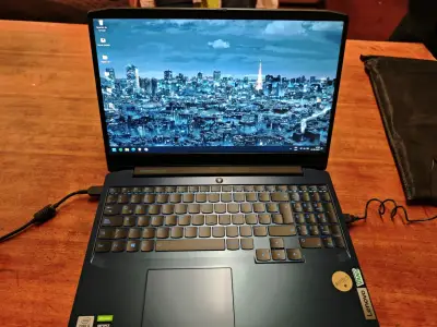 Laptop Lenovo Ideapad Gaming con Intel Core i5 - miniatura 1