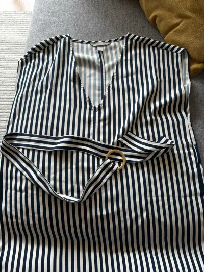 Vestido a rayas con cinturón H&M - miniatura 1