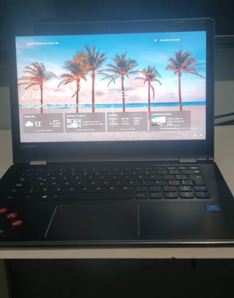 Laptop Lenovo convertible con diseño único - 1