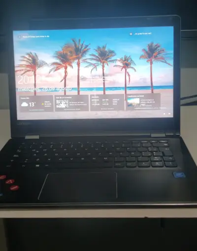 Laptop Lenovo convertible con diseño único - miniatura 1