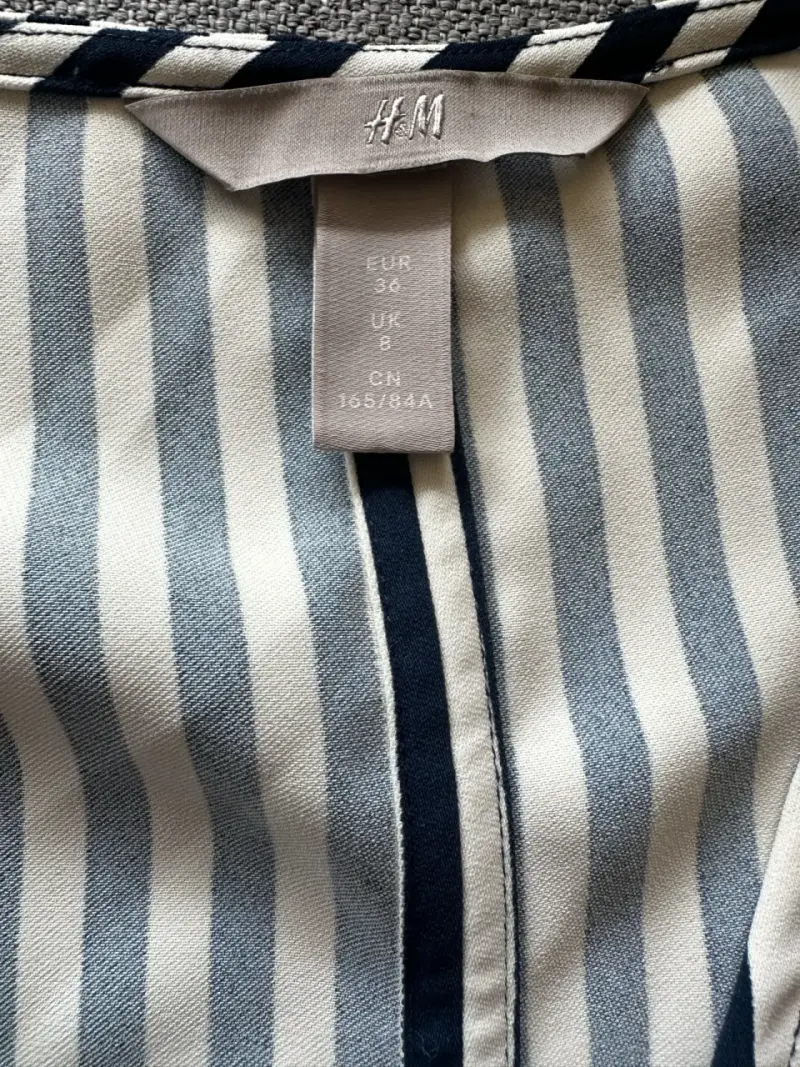 Vestido a rayas con cinturón H&M - 2
