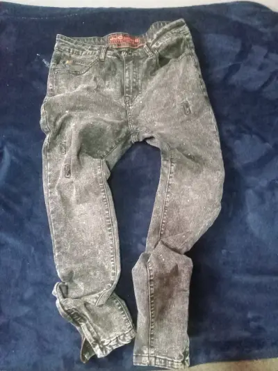 Jeans grises desgastados con cierre en tobillo - miniatura 1