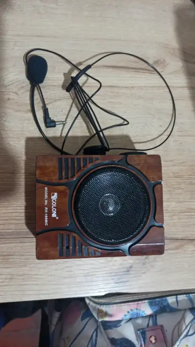 Altavoz portátil con micrófono y radio - miniatura 1