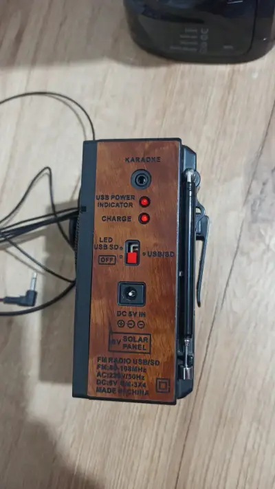 Altavoz portátil con micrófono y radio - miniatura 3