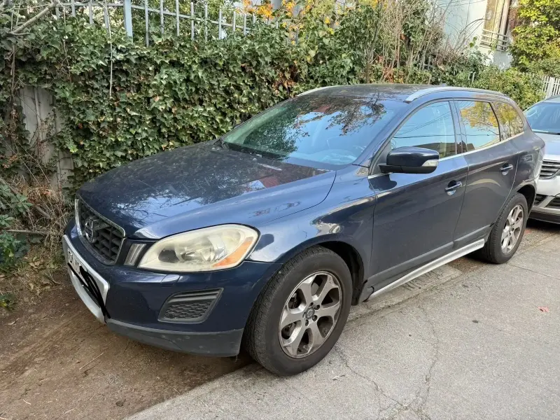 Volvo XC60 SUV azul en buen estado - 3