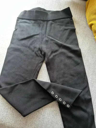 Calza Pantalón negro Zara con ojales decorativos - miniatura 1