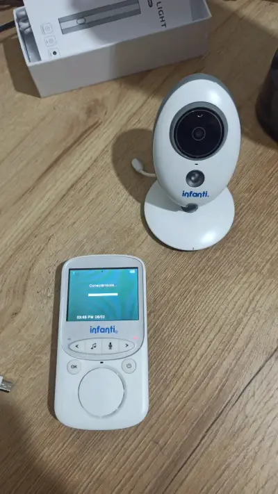 Monitor de bebé Infanti con cámara y audio - miniatura 1