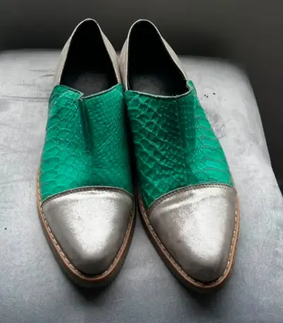 Zapatos de cuero verde y plateado para mujer - miniatura 1