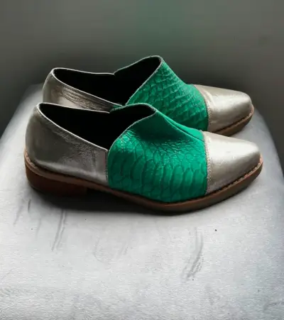 Zapatos de cuero verde y plateado para mujer - miniatura 2