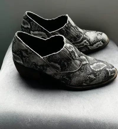 Botines de cuero con estampado de serpiente - miniatura 2