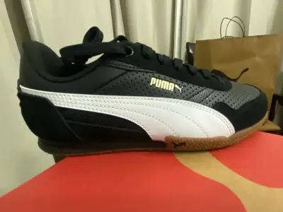Zapatillas deportivas Puma negras y blancas - miniatura 1