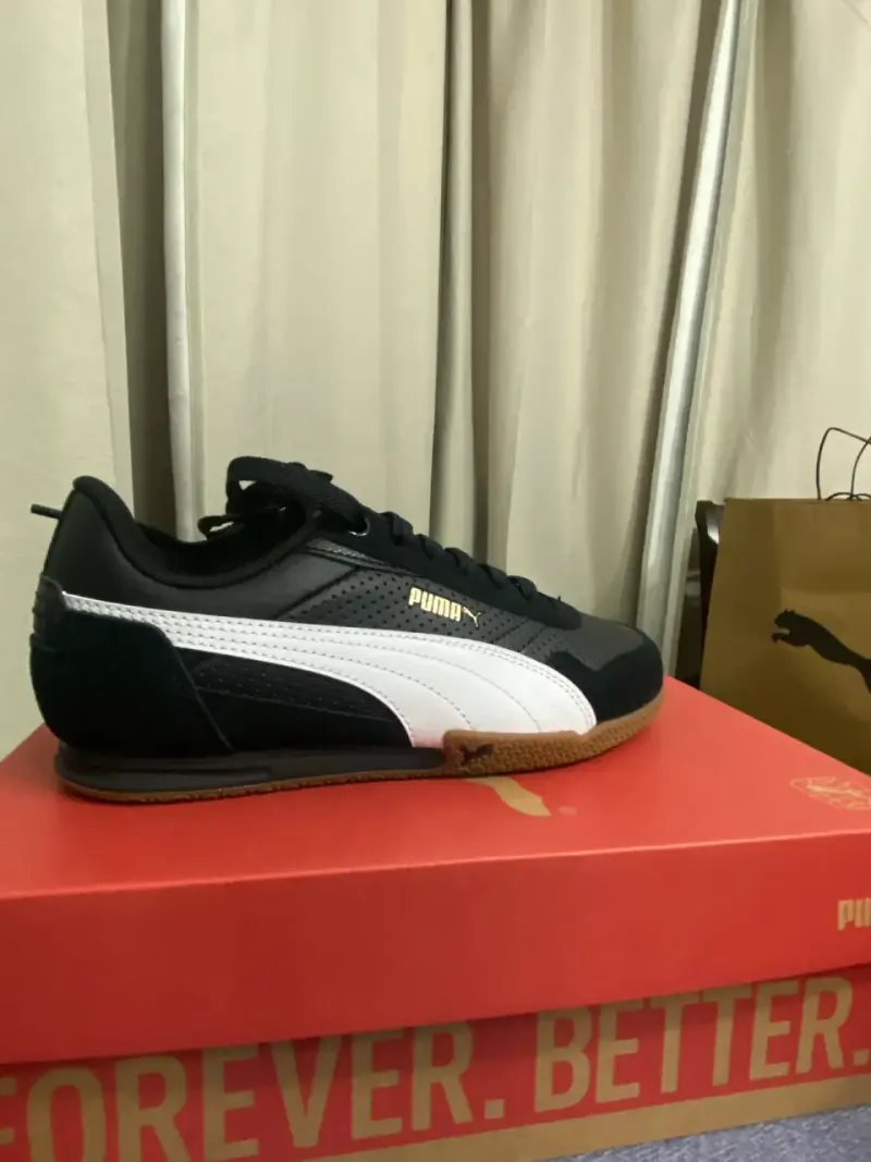 Zapatillas deportivas Puma negras y blancas - 2