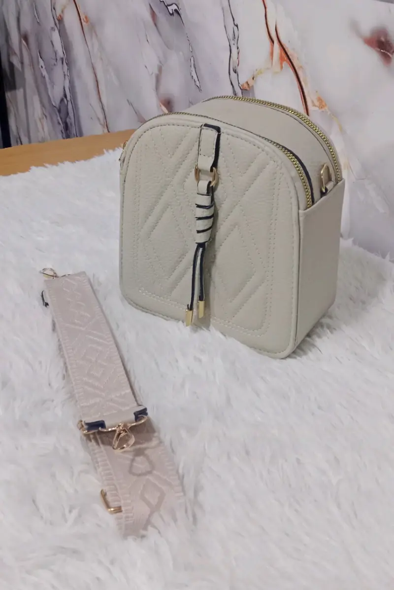 Carteras  con Correas  ajustables. Valor unitario - 2