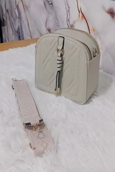 Carteras  con Correas  ajustables. Valor unitario - miniatura 2
