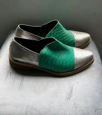 Zapatos de cuero verde y plateado para mujer - miniatura 2