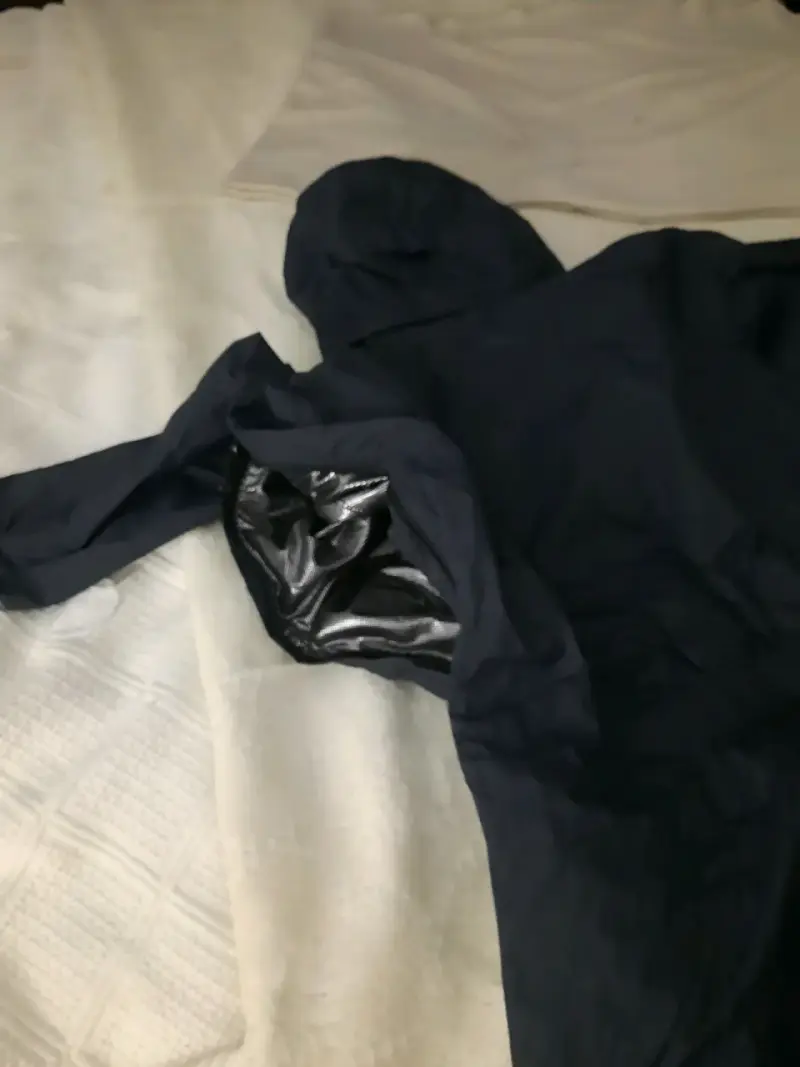 Chaqueta impermeable con capucha para hombre - 3
