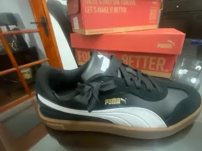 Zapatillas deportivas Puma negras y blancas - miniatura 1