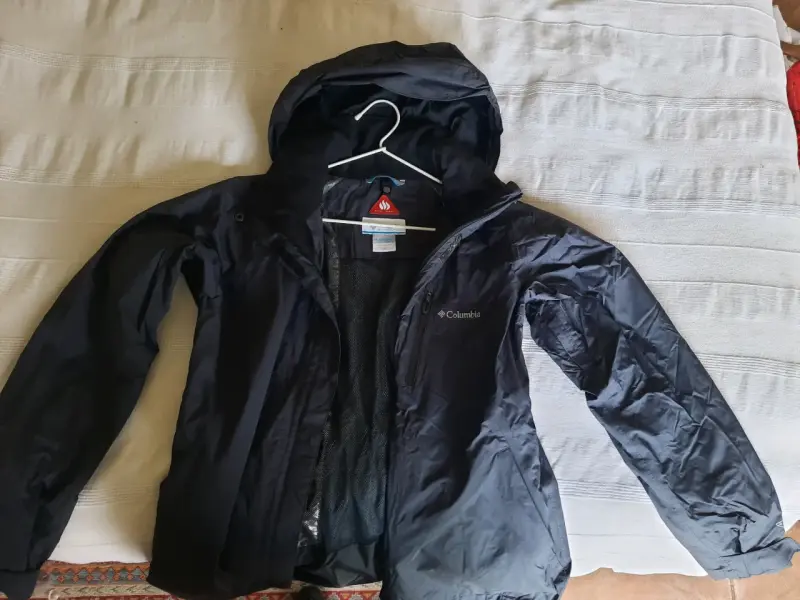 Chaqueta impermeable con capucha para hombre - 5