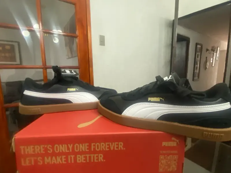 Zapatillas deportivas Puma negras y blancas - 4