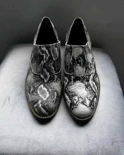 Botines de cuero con estampado de serpiente - miniatura 1