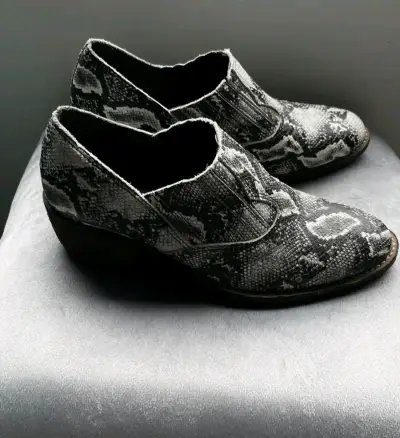 Botines de cuero con estampado de serpiente - miniatura 2