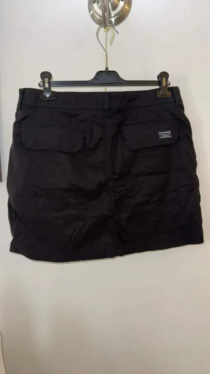 Falda negra Pepe Jeans con bolsillos cargo - 2