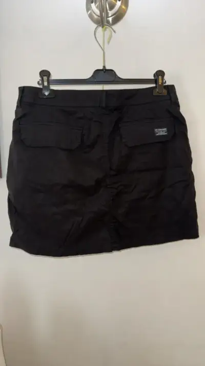 Falda negra Pepe Jeans con bolsillos cargo - miniatura 2