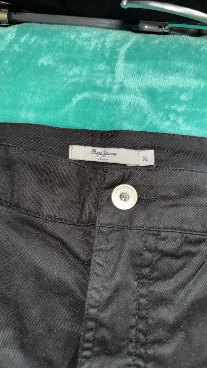 Falda negra Pepe Jeans con bolsillos cargo - 3