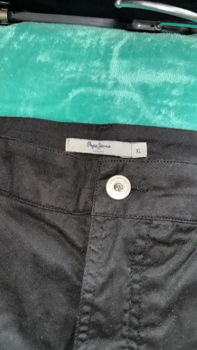 Falda negra Pepe Jeans con bolsillos cargo - miniatura 3