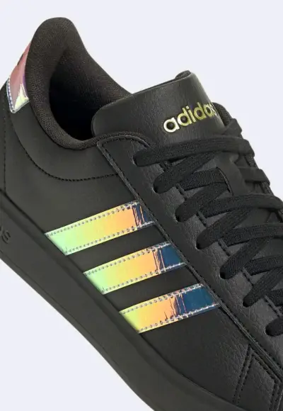 Zapatillas negras Adidas con detalles iridiscentes - miniatura 2