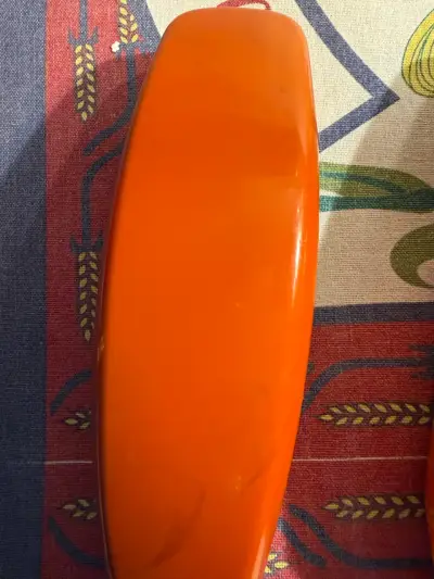 Teléfono vintage naranja con cable Trimline - miniatura 1