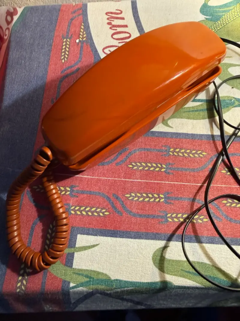 Teléfono vintage naranja con cable Trimline - 2