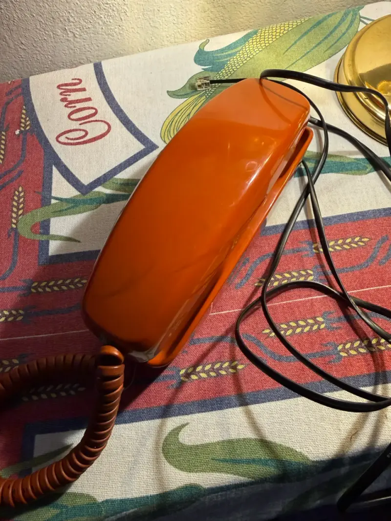 Teléfono vintage naranja con cable Trimline - 4