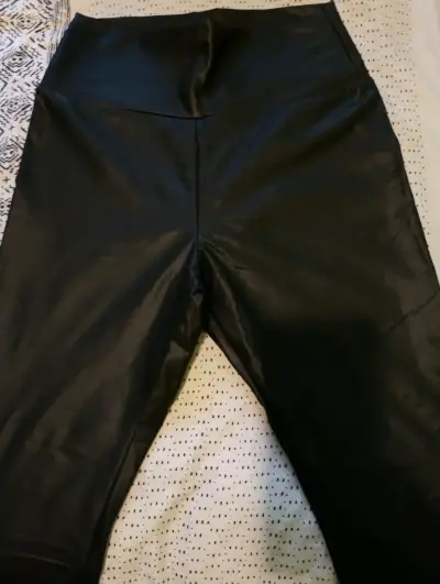 Leggings de ecocuero negro para mujer talla S - miniatura 2