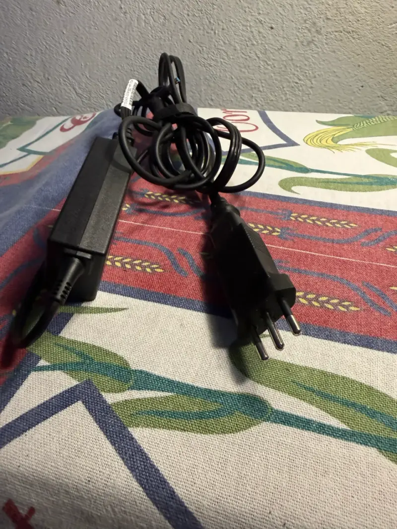 Cargador HP 45W para Laptop - 1